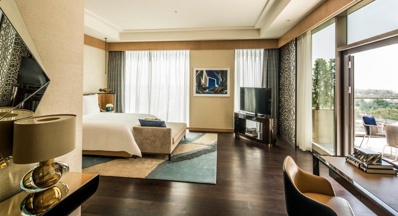 Four Seasons Hotel Dubai International Financial Centre Exterior photo